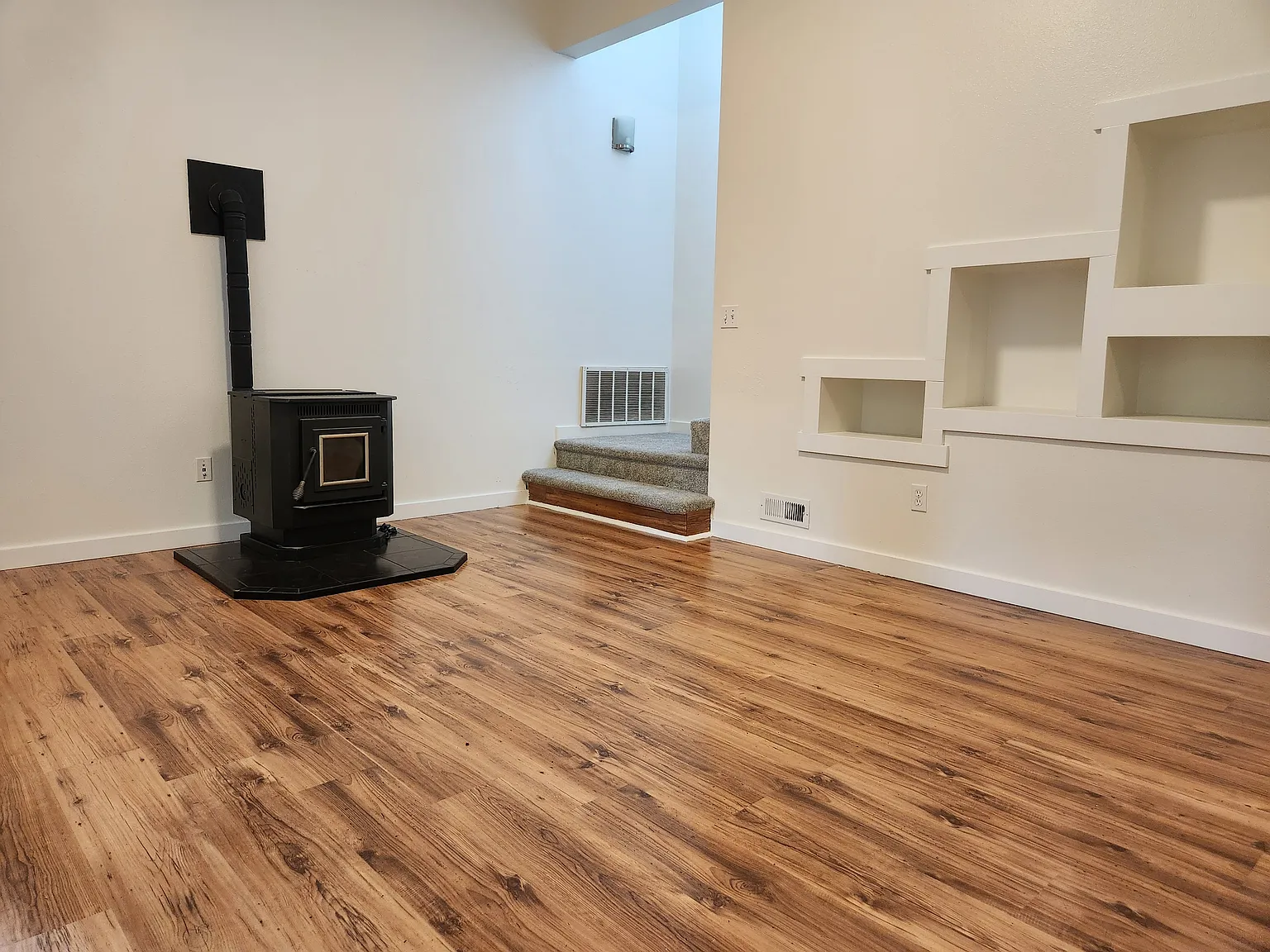 3 bed, 1800 sqft, $2,400 — Photo 2