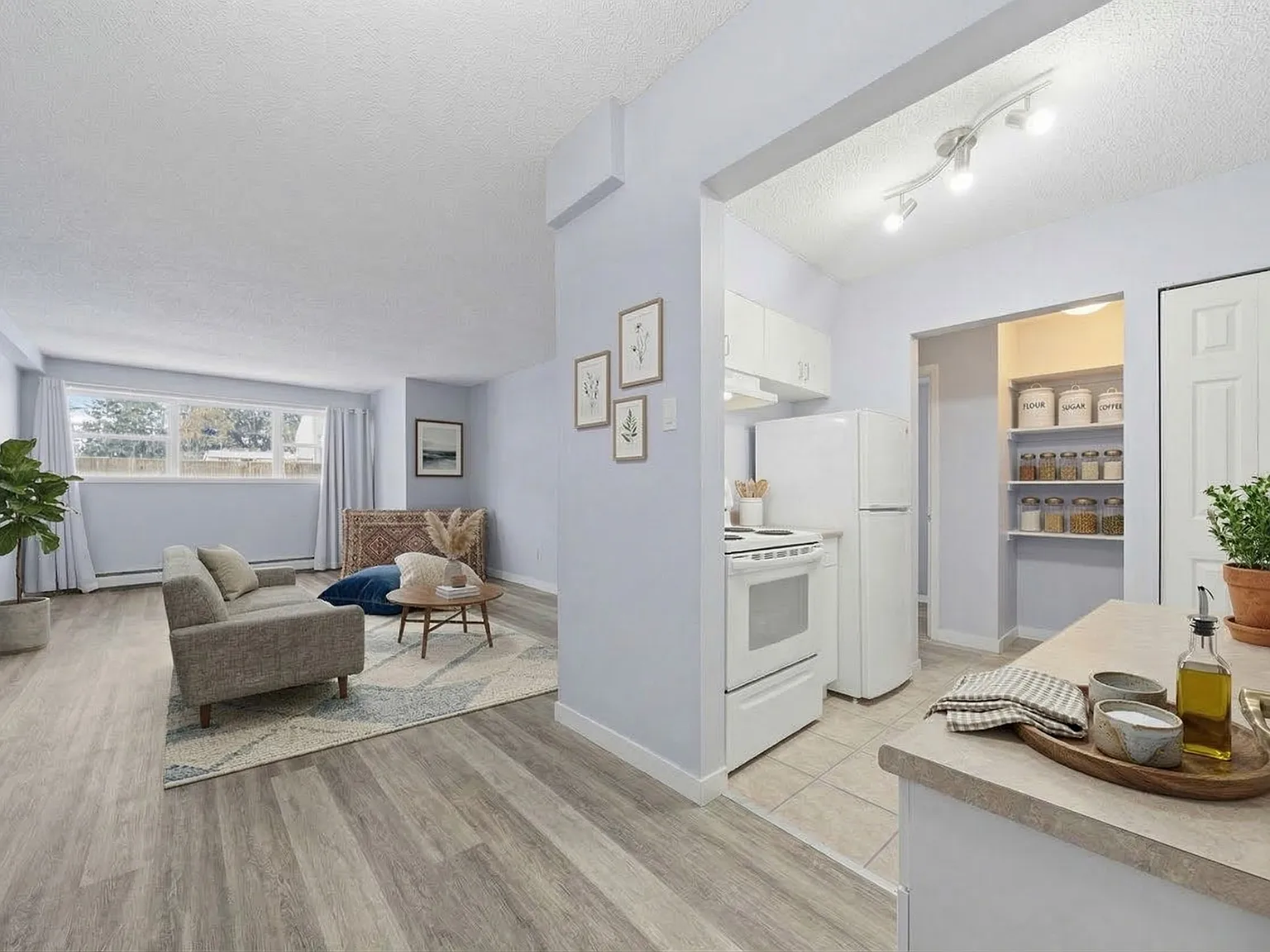 Westside Court - 205 Avenue N South — Photo 4
