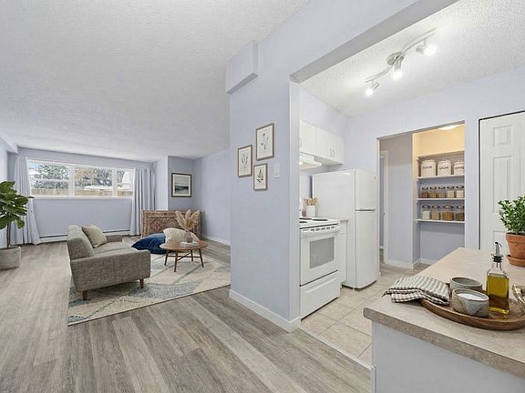 4th image of 205 Avenue N S #1466101