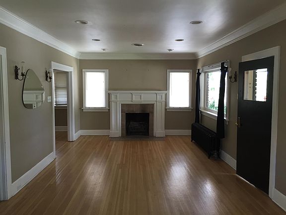 3rd image of 1128 E Herbert Ave
