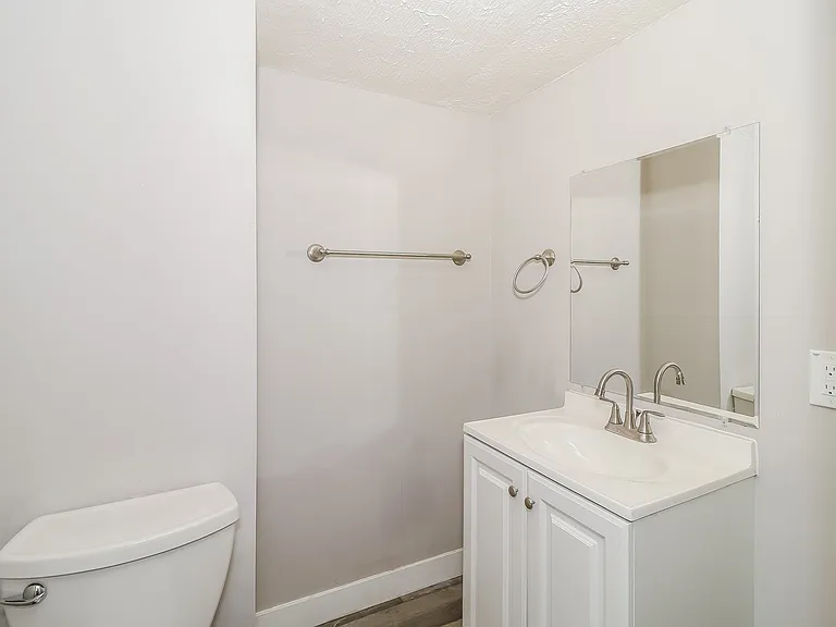 1062646_029_bathroom_13241212.jpg