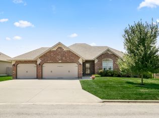 812 E Roubidoux St, Nixa, MO 65714