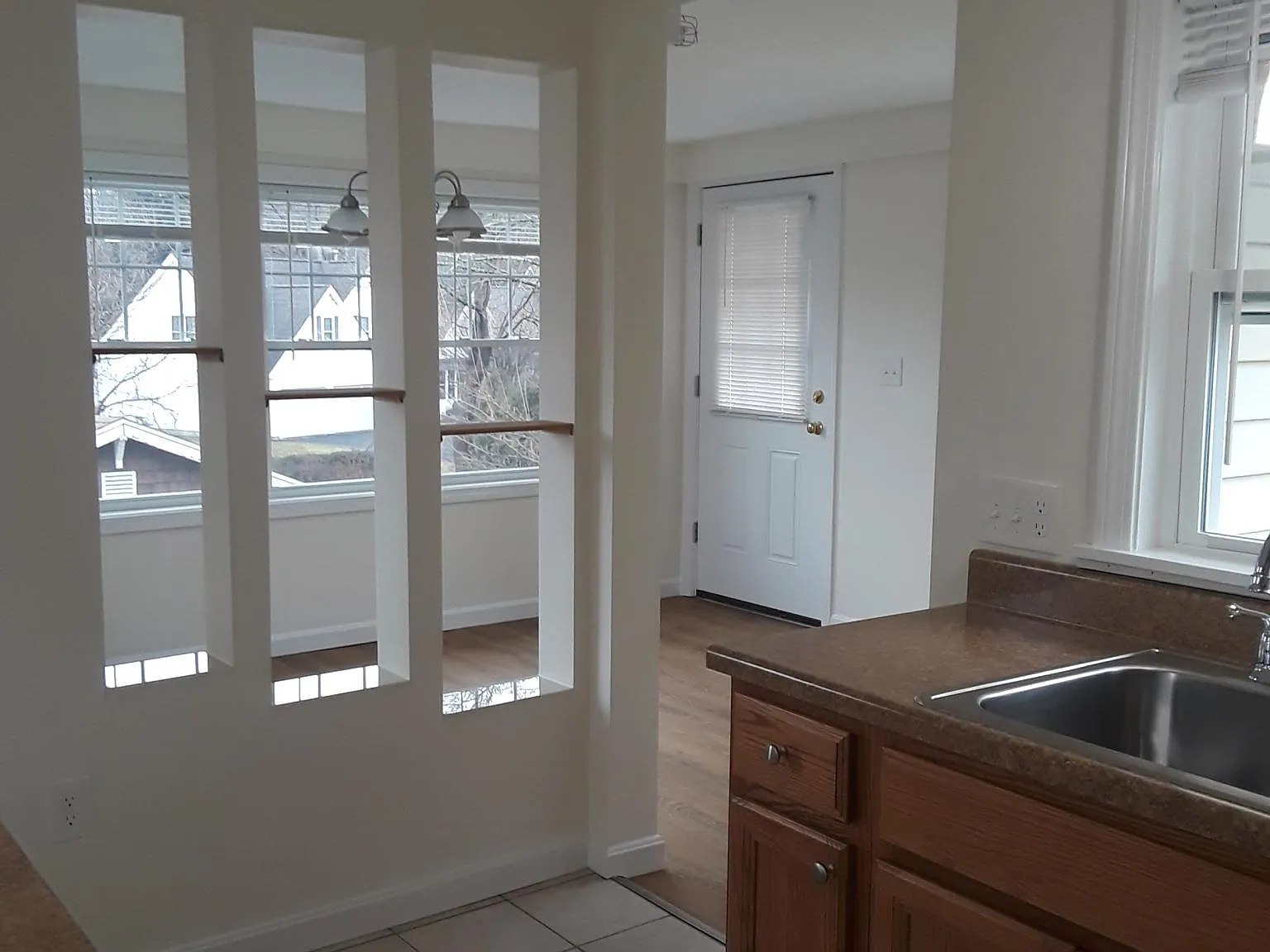 3 bed, 1.5 bath, 1550 sqft, $2,800 — Photo 2