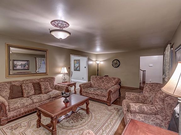5th image of 100 Loch Lomond Dr