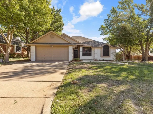 1300 Windy Meadows Dr, Burleson, TX 76028