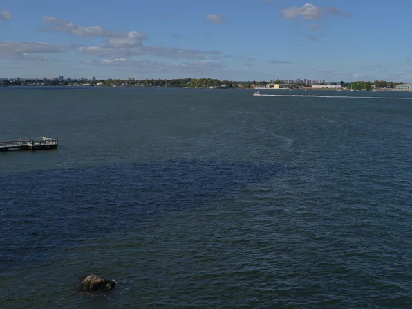 166-41 Powells Cove Boulevard image 6 of 32