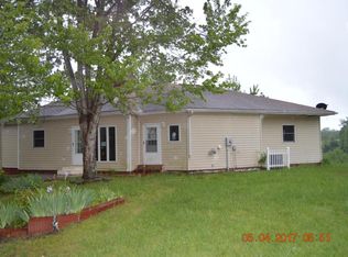 695 Browntown Rd, Crossville, TN 38572