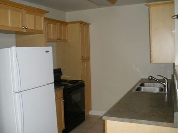 2nd image of 2850 Reynard Way APT 28