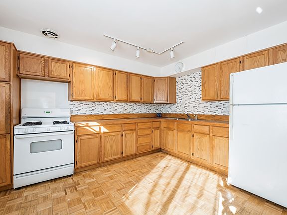 2nd image of 30 51st Ave