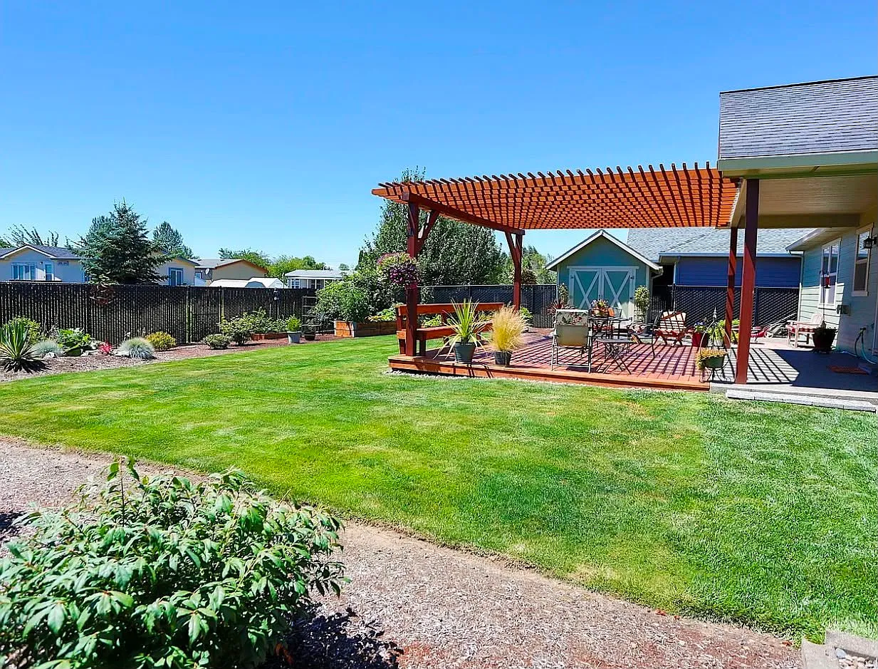 3 bed, 2.5 bath, 2576 sqft, $3,250 — Photo 2