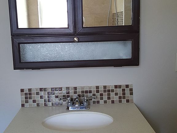 5th image of 4104 SE 10th St