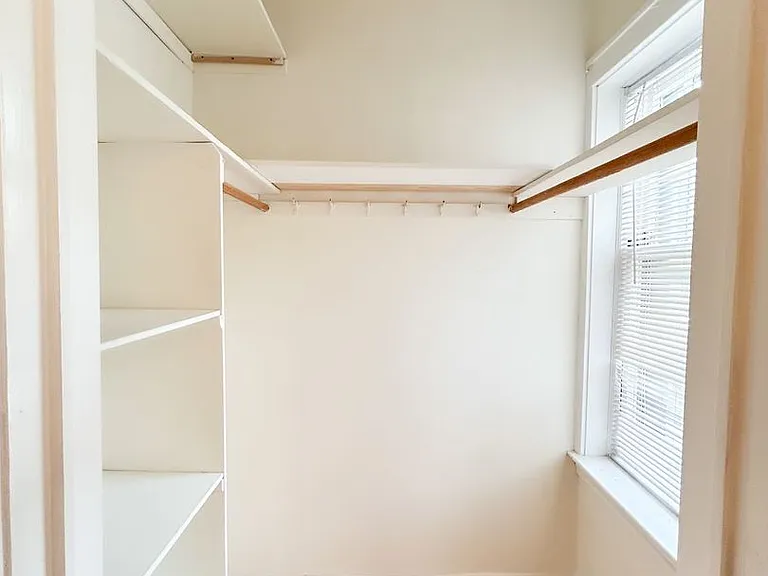 1919 Dupont Ave S — Photo 9