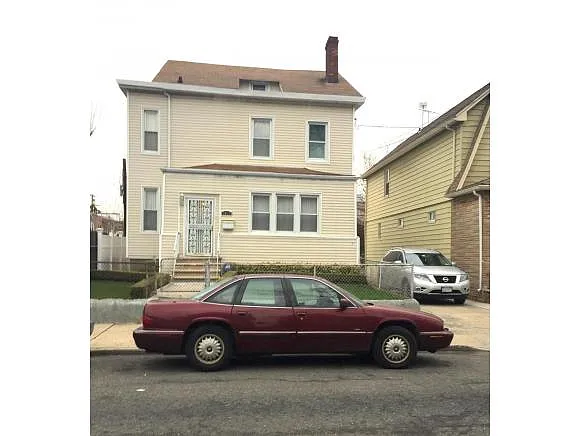1635 E 49th St photo 1