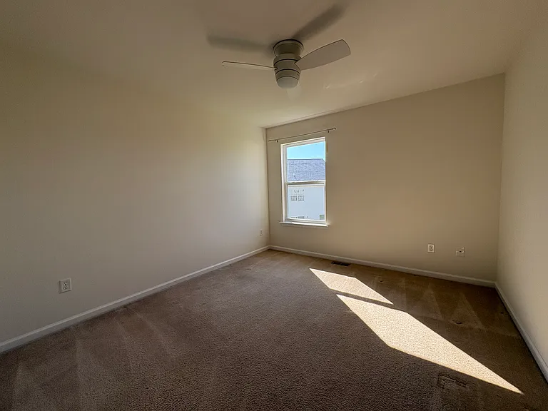 976 King Way — Photo 24