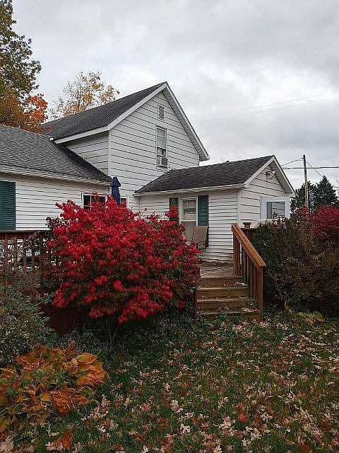 1st image of 220 W 2nd St