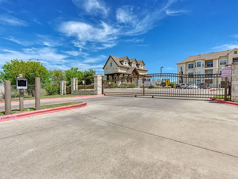 Riverhorse Ranch Apartments II — Photo 30
