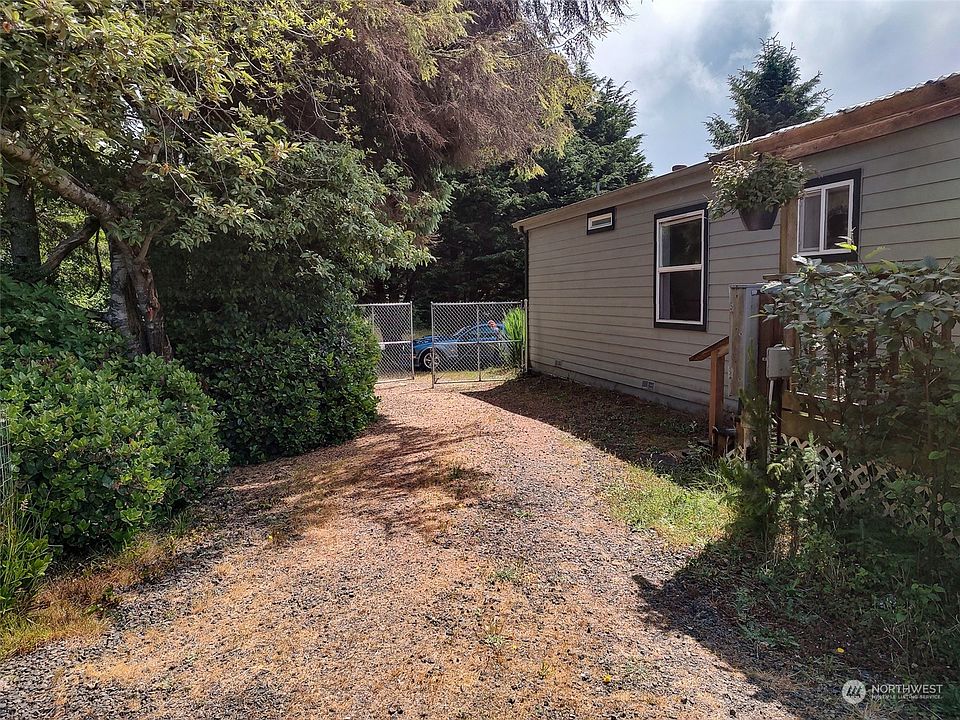 1st image of 687 Chenois Avenue NE
