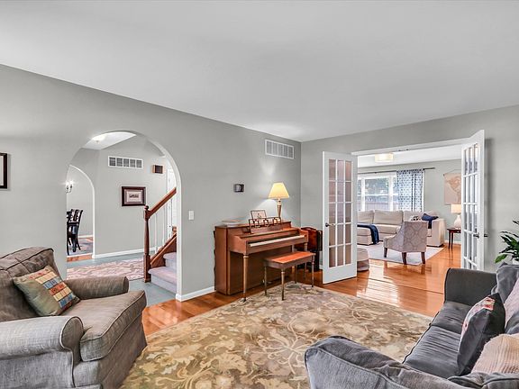 2nd image of 2314 Firethorn Ln