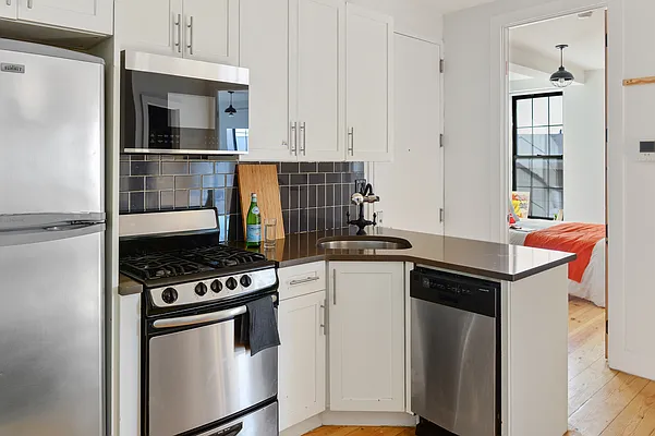 Rented by Roomors Living Inc | media 15