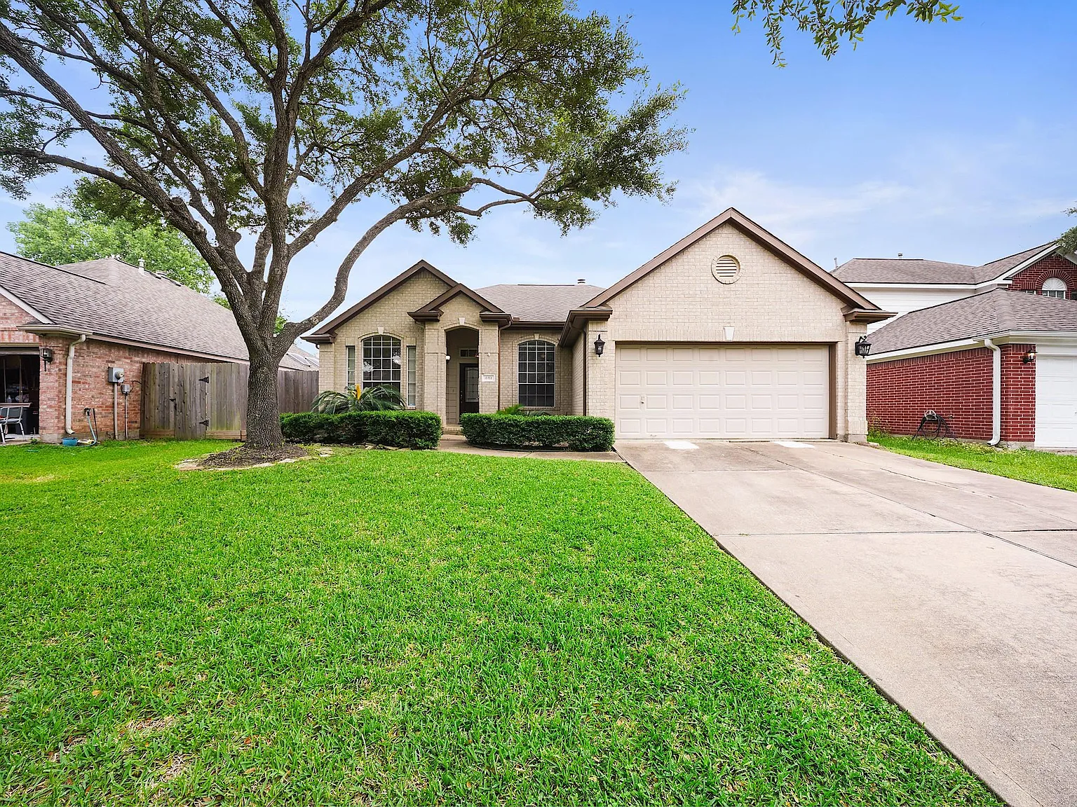 4 bed, 2.0 bath, 1995 sqft, $2,500 — Photo 1