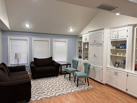2nd image of 2816 Joan Dr