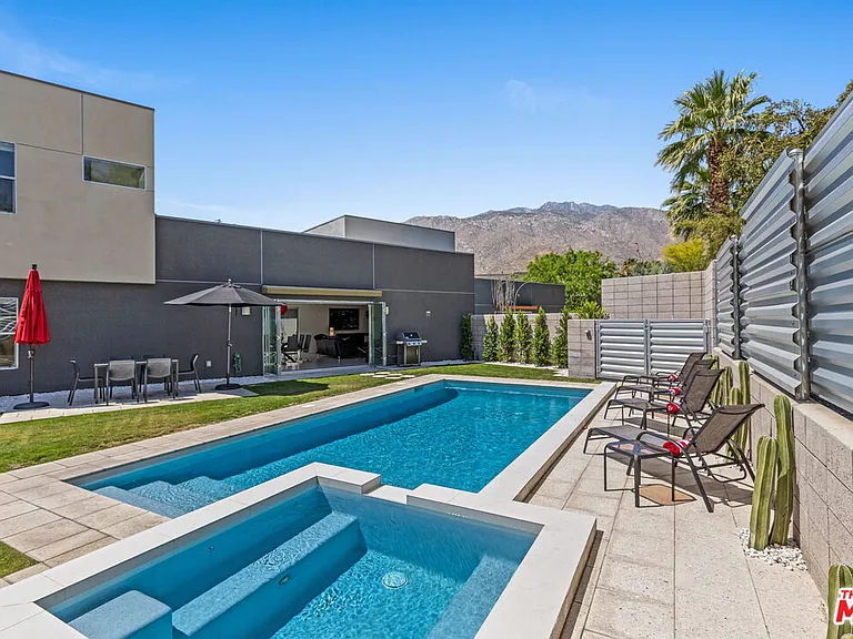 1052 Audrey Dr — Photo 1