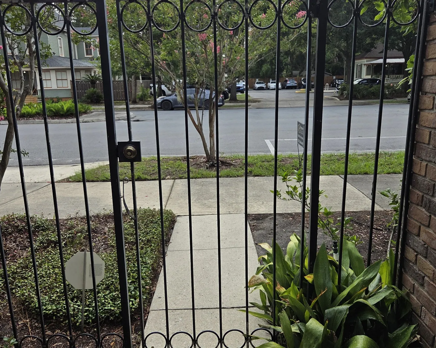 2 bed, 2.5 bath, 2042 sqft, $2,600 — Photo 2