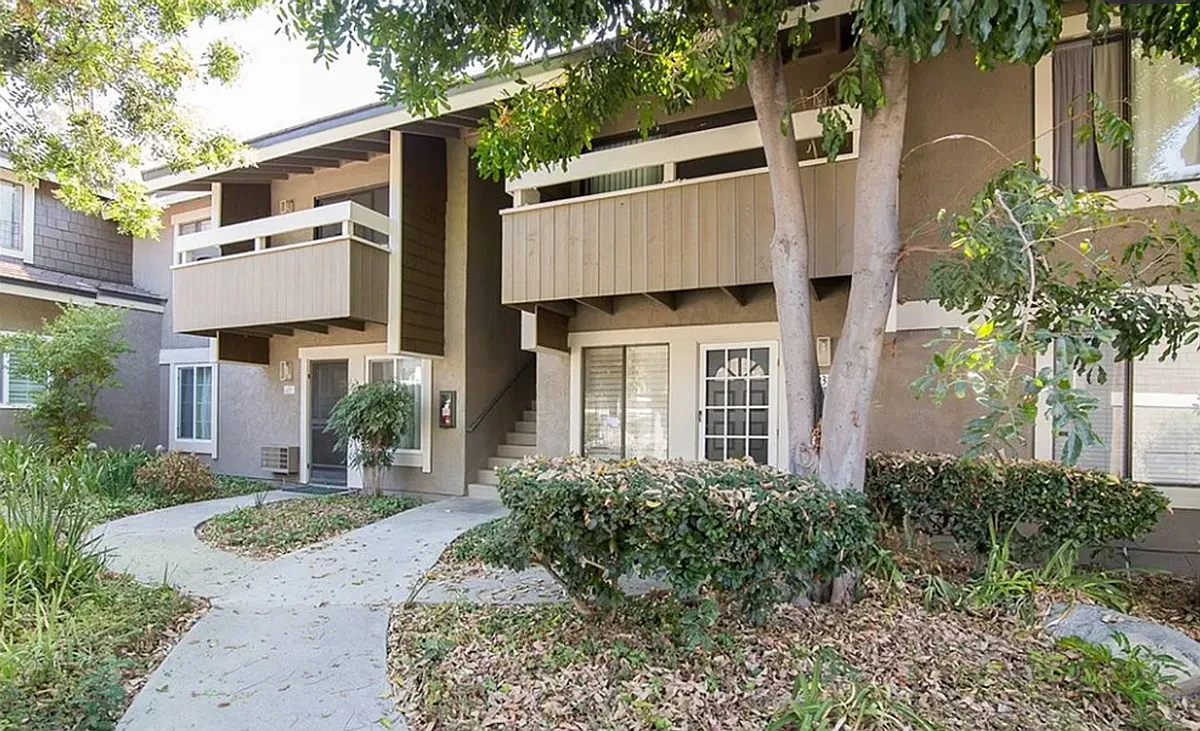 Building Photo - 230 Springview