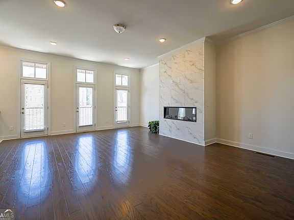 5th image of 683 Avondale Creek Dr