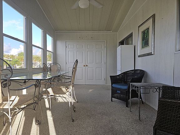 4th image of 153 Queen Palm Dr