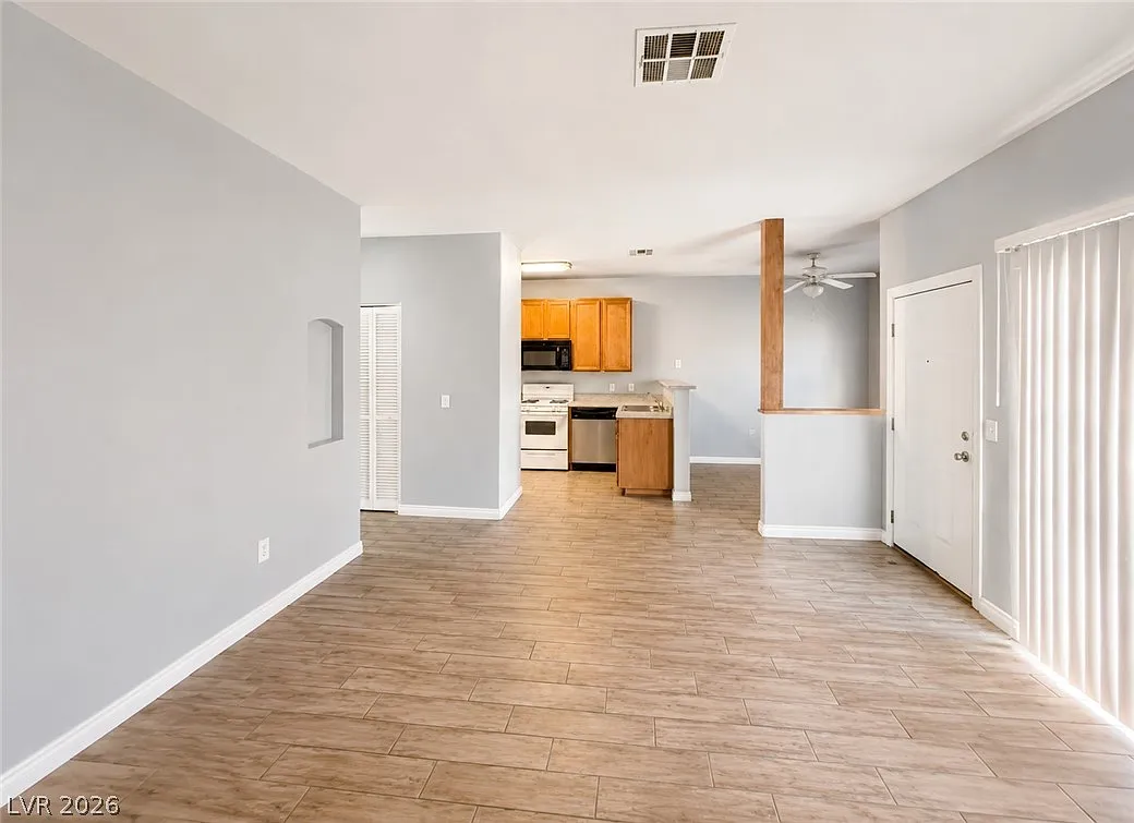 3 bed, 2.0 bath, 1159 sqft, $1,280 — Photo 4