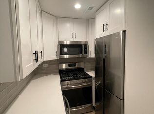 512 W Barry Ave, Chicago, IL 60657