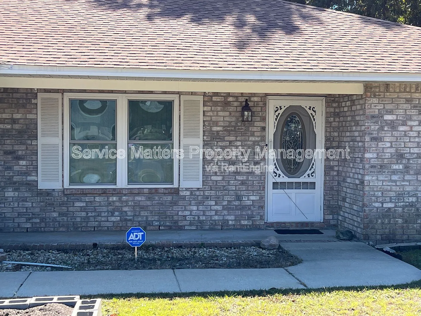3 bed, 2.0 bath, 1419 sqft, $1,805 — Photo 2