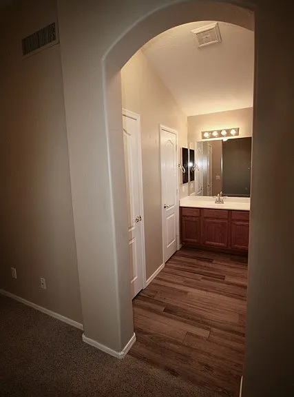 1115 E Pontiac Dr — Photo 13