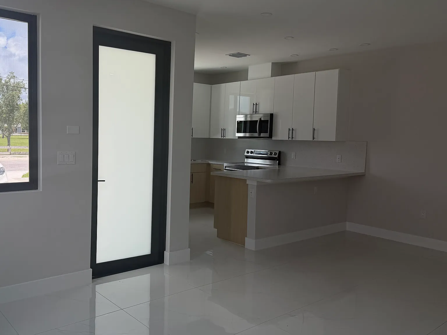3 bed, $3,300 — Photo 2