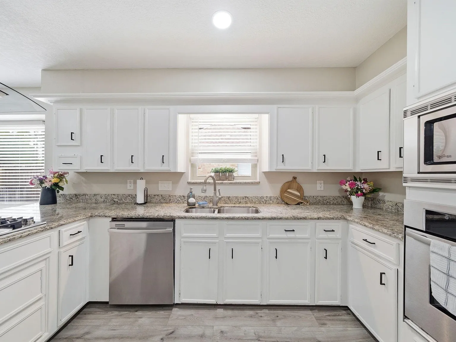 4 bed, 2.5 bath, 2652 sqft, $3,700 — Photo 3