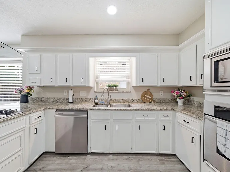 12935 Belgrave Dr — Photo 3
