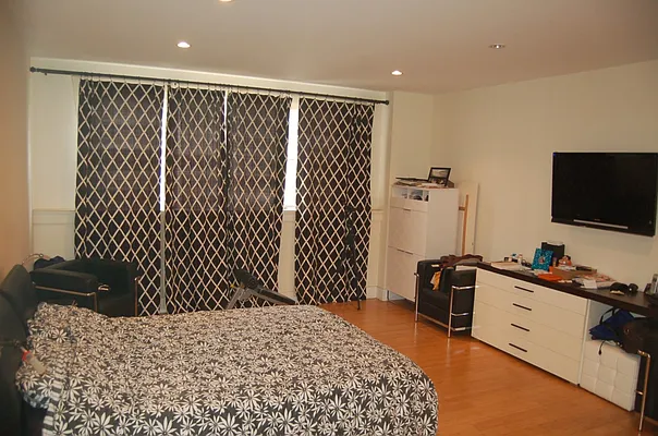 Rented by A & I Broadway | media 33