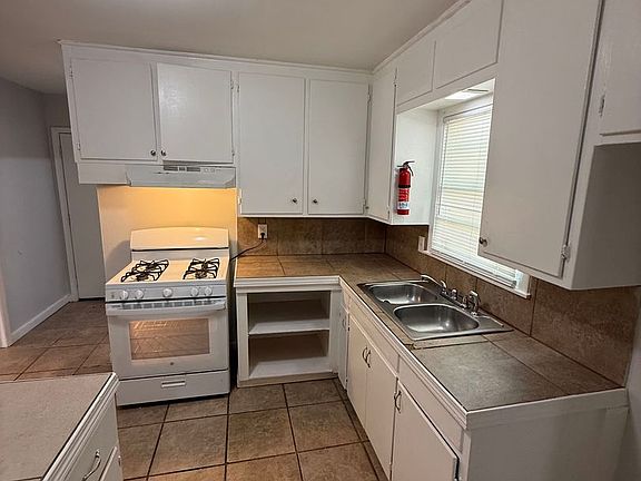 4th image of 2748 Woodside Dr