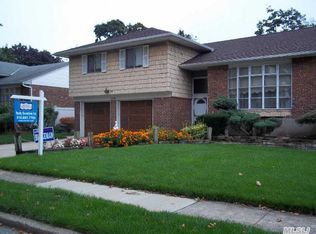 612 Nutley Pl, Valley Stream, NY 11581