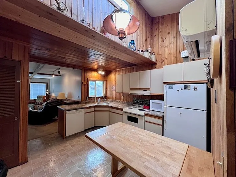 354 Shallow Shore Rd — Photo 6