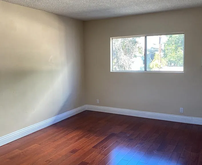 7137 Hawthorn Ave #3 — Photo 6