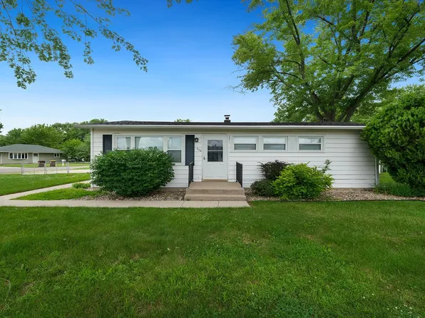 402 Langley Rd, Machesney Park, IL 61115