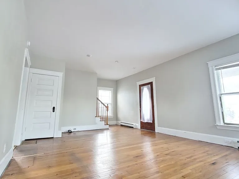 217 W 14th St — Photo 12