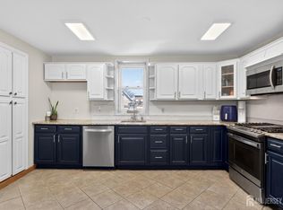4 Jeanette St, Carteret, NJ
