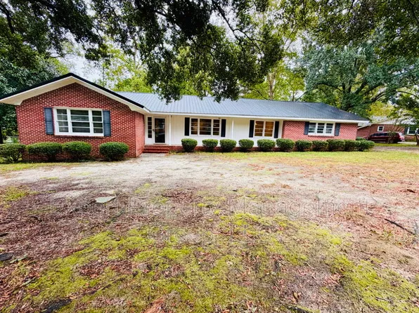 140 N Wilkinson Dr, Saint Pauls, NC 28384