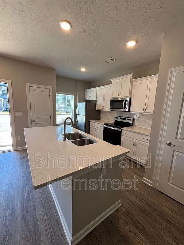 2 bed, 2.5 bath, 1225 sqft, $1,530 — Photo 3
