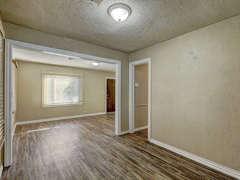 1713 N Page Ave — Photo 11