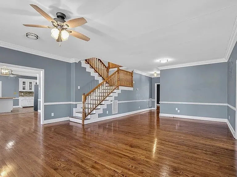 1032 Lynch Rd — Photo 10