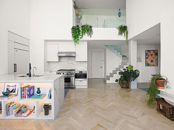 4th image of 11-12 44th Dr Unit Penthouse 4